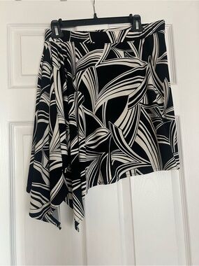 Banana Republic Black and White Asymmetrical Print Skirt